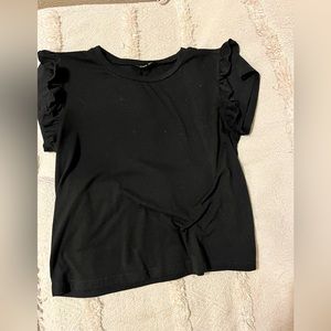 Cute tee with ruffle on sleeves